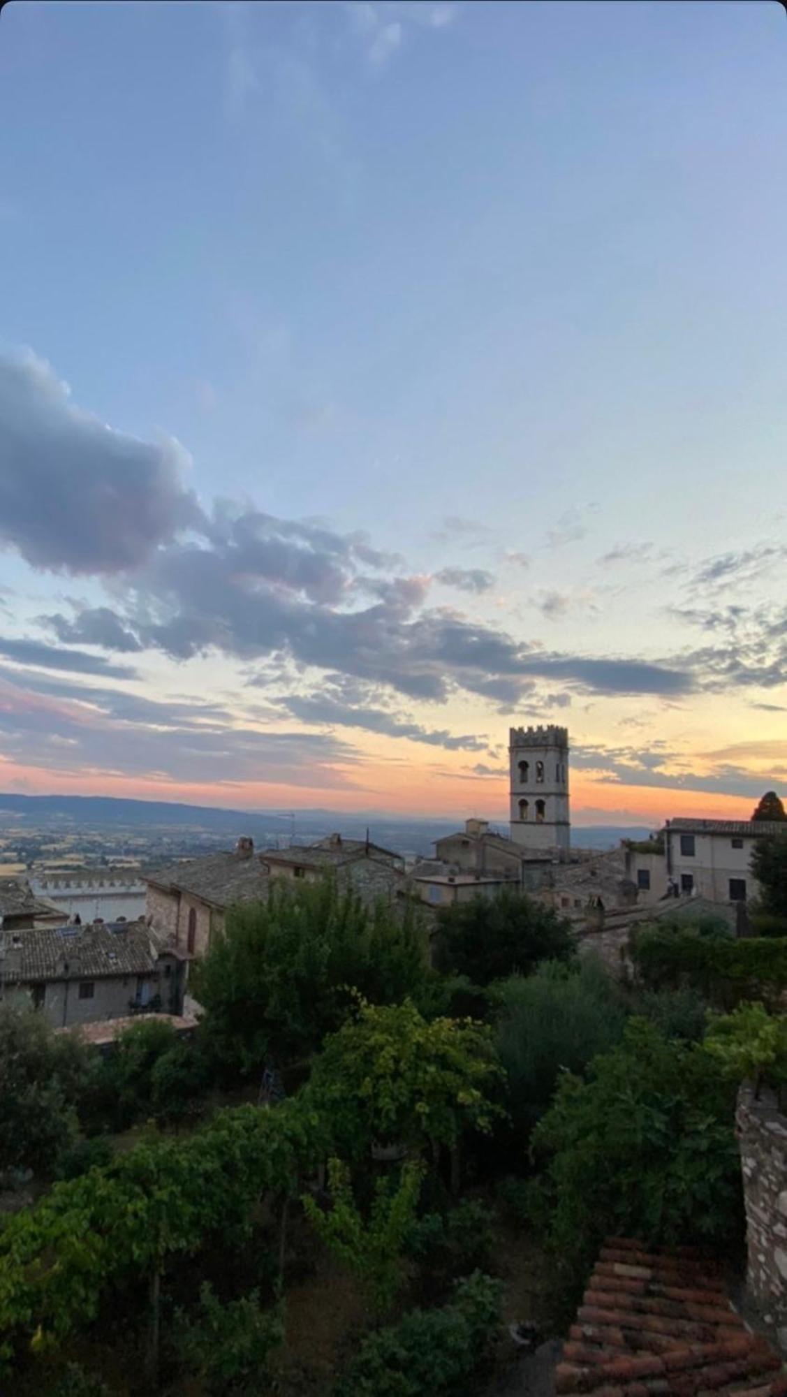 Monolocale L'Anfiteatro Romano Assisi Eksteriør bilde