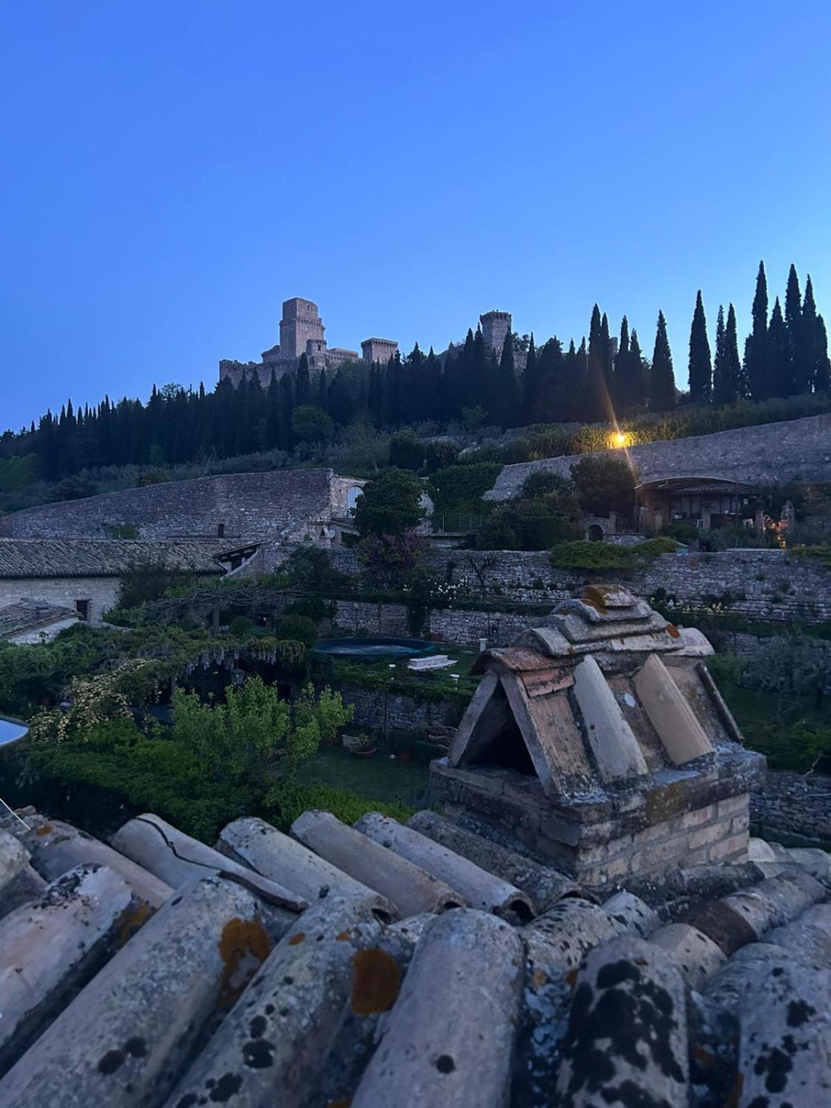 Monolocale L'Anfiteatro Romano Assisi Eksteriør bilde